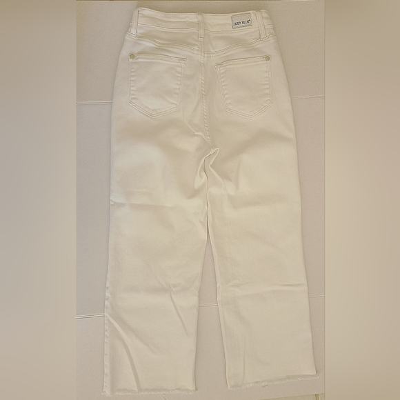 Judy Blue Wide Leg Crop 5 Button Fly Jeans White Sz 3/26 - Picture 5 of 16